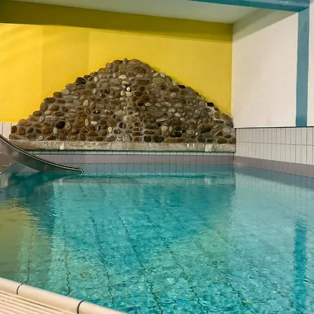Apartment 12 - Ferienresidenz Roseneck, 2 Schlafzimmer, Mit Schwimmbad In Bei Feldberg